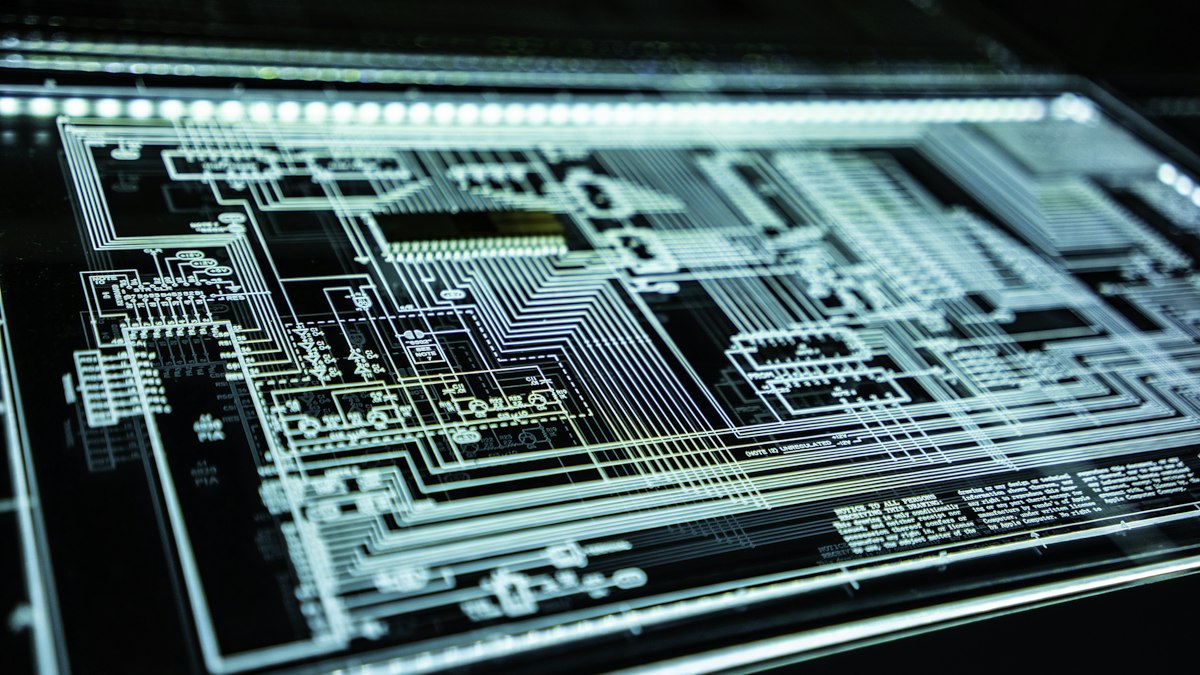 Prompt Caching vs Shared Vector Memory: Which Strategy Wins for Long-Running Agents?